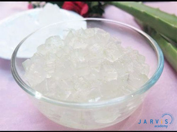cắt nhỏ thạch thành từng khúc
