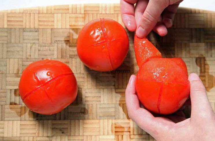 bóc vỏ cà chua
