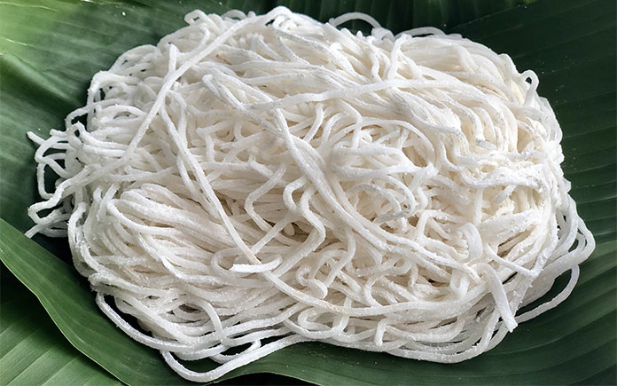 Để hiểu rõ về quy trình, bài viết sau đây sẽ giới thiệu sơ qua về các công đoạn để sản xuất ra những sợi bánh canh bột gạo phổ biến hiện nay
