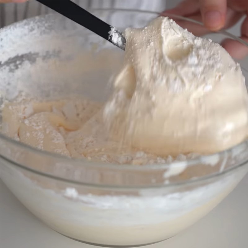 Bước 2 Trộn hỗn hợp bột làm bánh Bánh custard nhân kem sữa