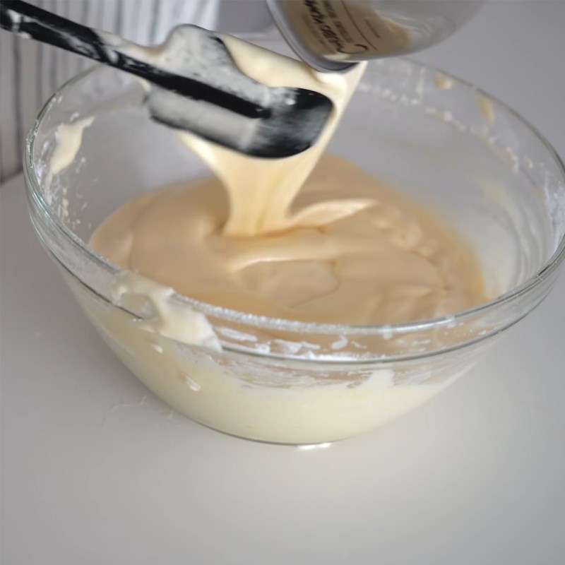 Bước 2 Trộn hỗn hợp bột làm bánh Bánh custard nhân kem sữa