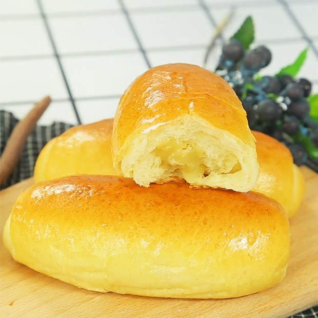 Cách làm bánh mì ngọt nhân hạt sen thơm ngon mềm mịn đơn giản